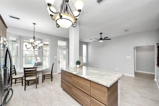 Building Photo - 20922 Whitevine Way