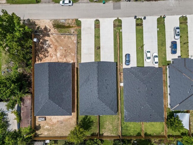 Building Photo - 9110 Everglade Dr