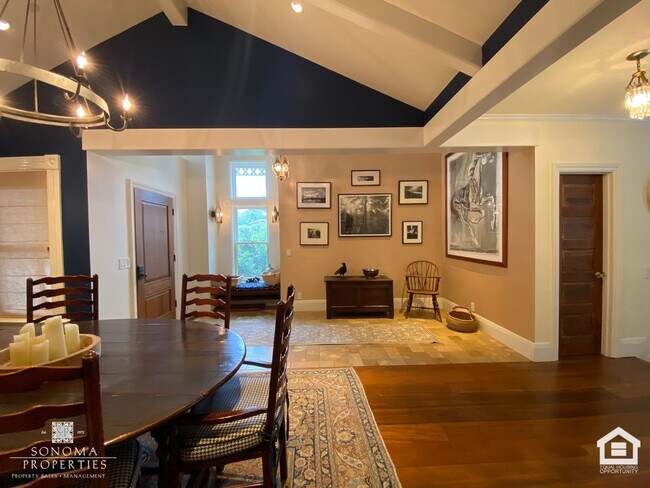 Foto del edificio - Stunning Furnished Eastside Home