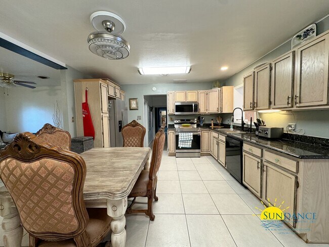 Foto del edificio - 7+ Month Flexible Lease Option, Furnished ...