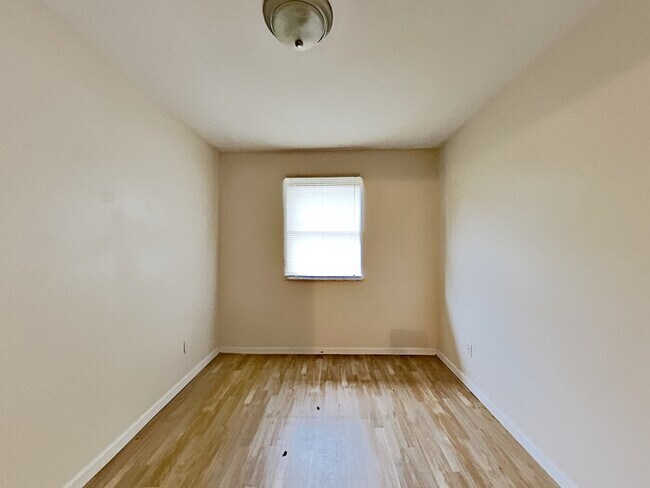 Foto del edificio - 8401 Beechwood Trce