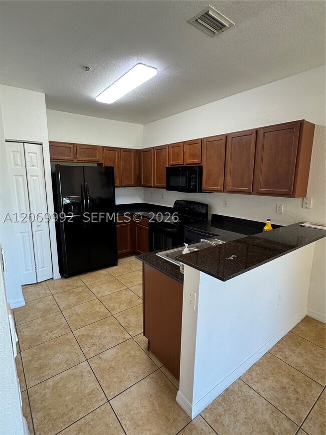 Foto del edificio - 10870 NW 88th Terrace