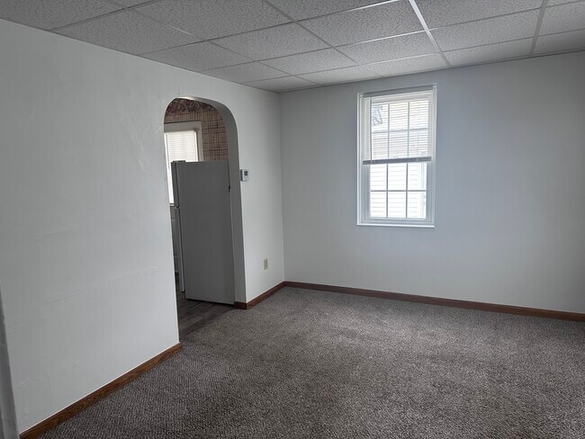 Living room - 633 W 26th St