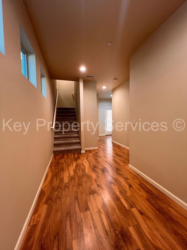 Foto del edificio - AVAILABLE NOW! Hazel Dell 5 Bedroom Close ...