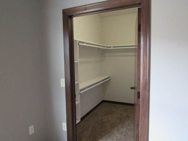 Foto del edificio - 6408 Keller Cr-- Twin Home