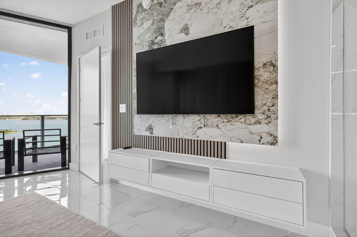 Primary Photo - 700 NE 23rd St