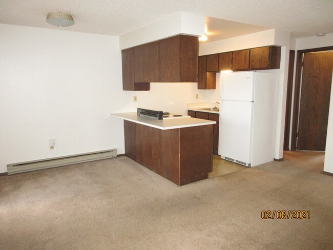 kitchen with eating bar - 921 E Nora Ave
