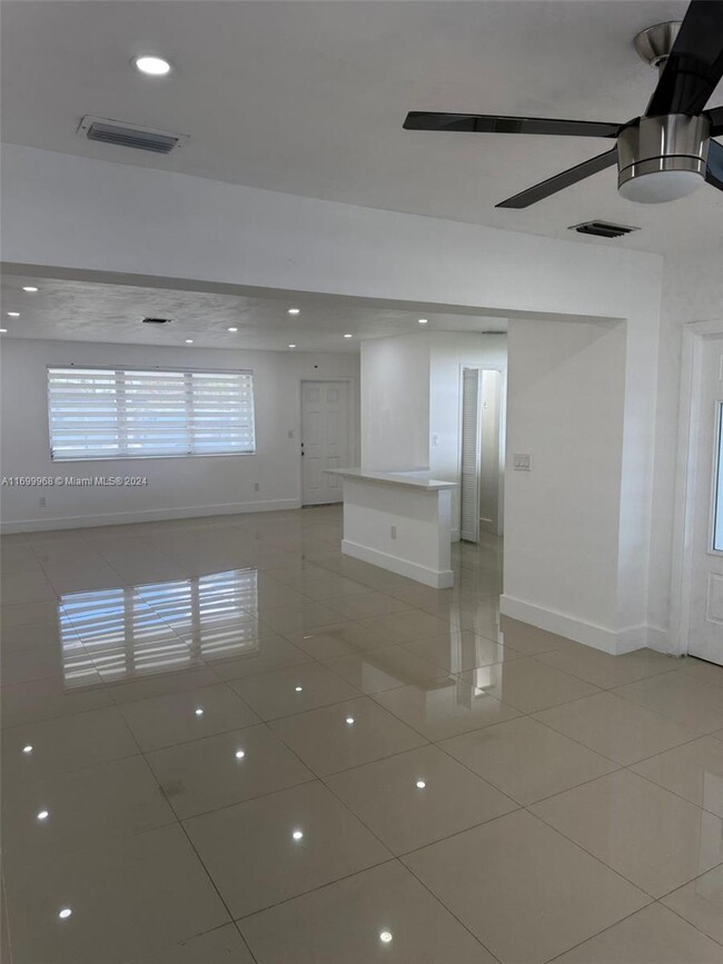 Foto del edificio - 8811 NW 15th Ct