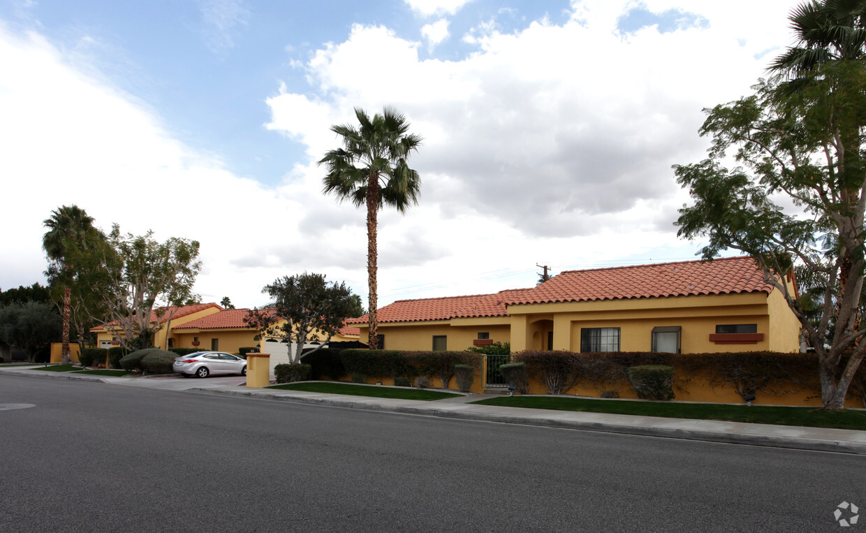 Primary Photo - Shadow Mountain Villas