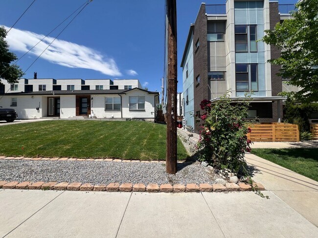 Building Photo - 3 Bedroom Single Family Home in Denver