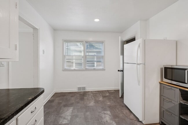 Building Photo - 4650 Minnehaha Ave