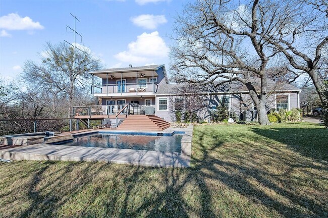 Building Photo - 2100 Daisy Ln