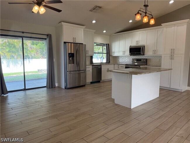 Foto del edificio - 17540 Fuchsia Rd