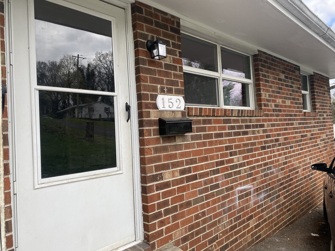 Primary Photo - 152 Riverview St