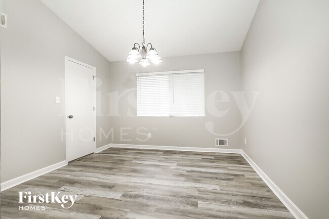 Foto del edificio - 855 Lost Creek Cir