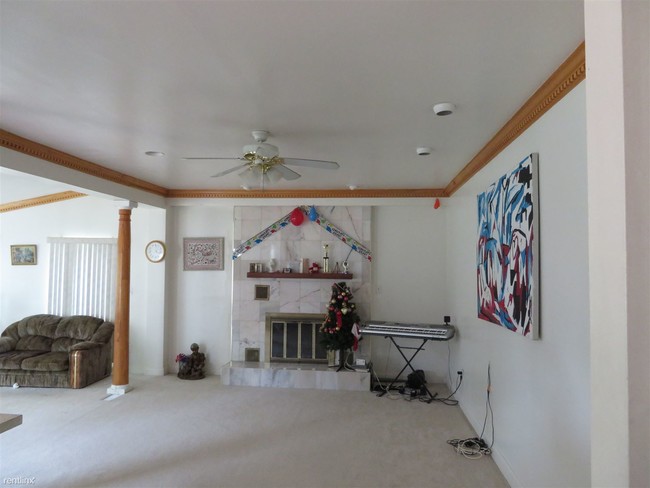 Building Photo - 32 Westbury Dr