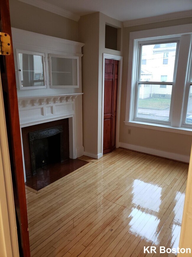 Foto del edificio - 14 Farrington Ave