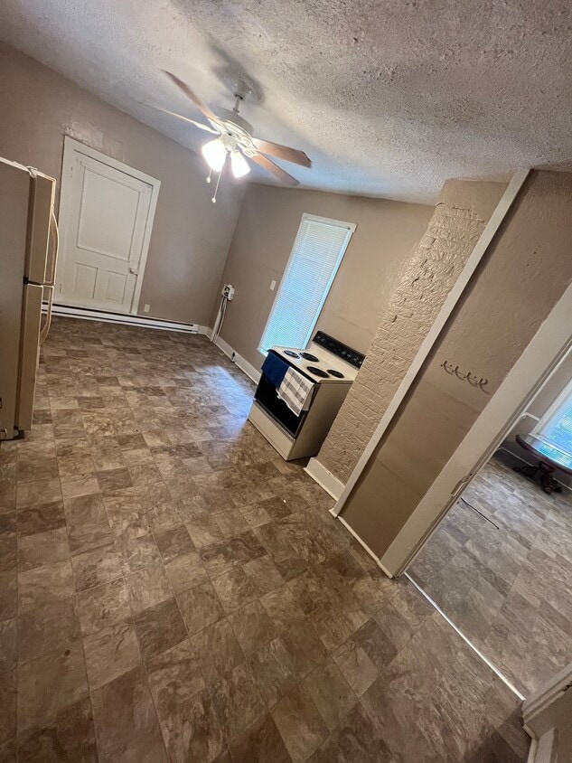 800 W Water St Unit 2, Piqua, OH 45356 Apartments in Piqua, OH