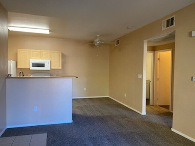 Building Photo - 1 BED/1 BATH SECOND FLOOR CONDO OVERLOOKIN...