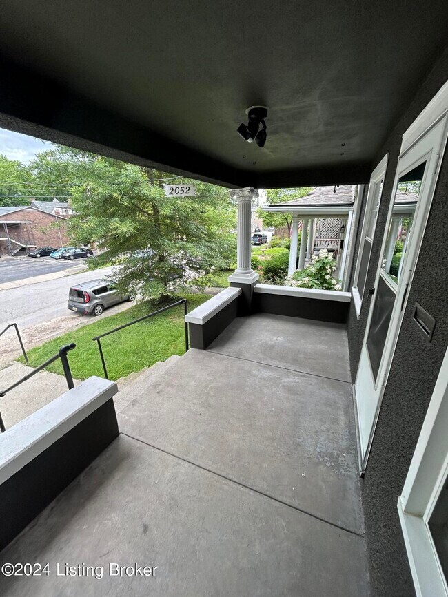 Building Photo - 2052 Midland Ave