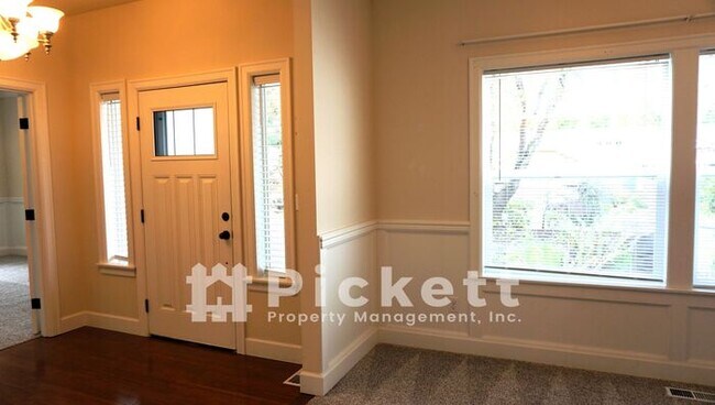 Building Photo - Beautiful 3 Bedroom Manchester Rambler