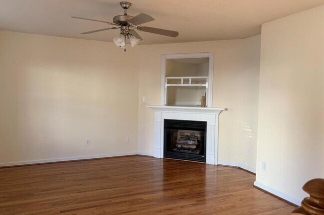 Foto del edificio - End Unit Townhouse in Wyndhurst