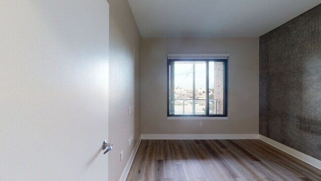 Interior Photo - Channel Mission Bay