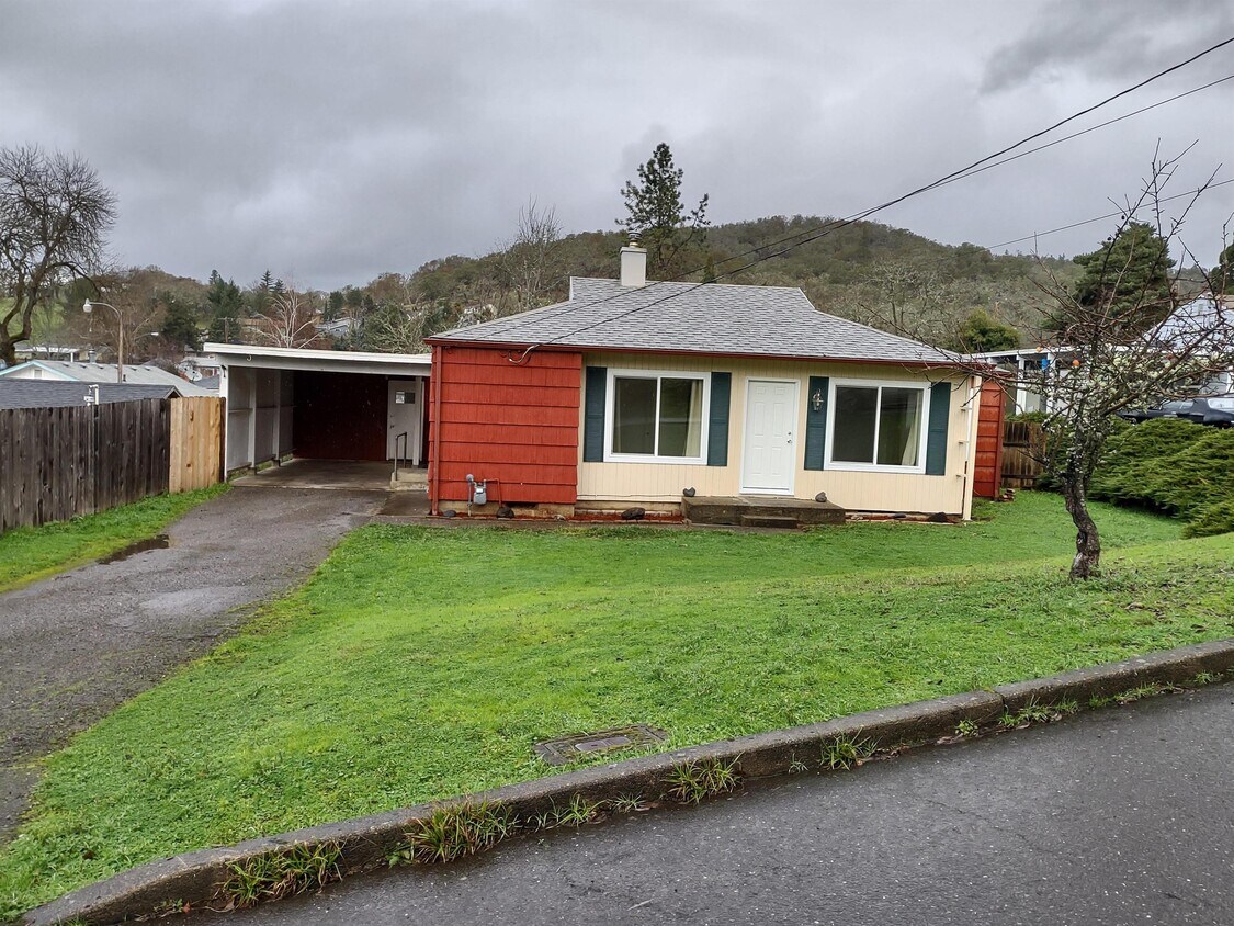 1230 NE Brooklyn Ave, Roseburg, OR 97470 House for Rent in Roseburg
