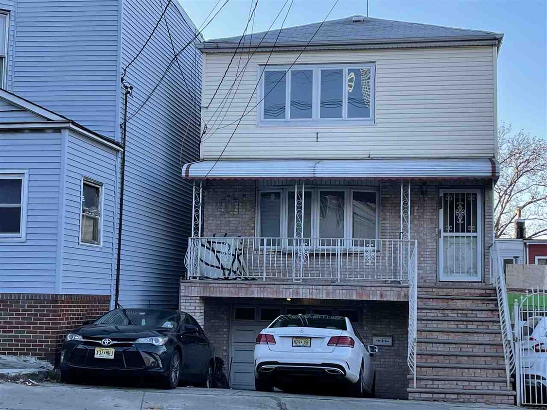 Primary Photo - 109 Tonnele Ave