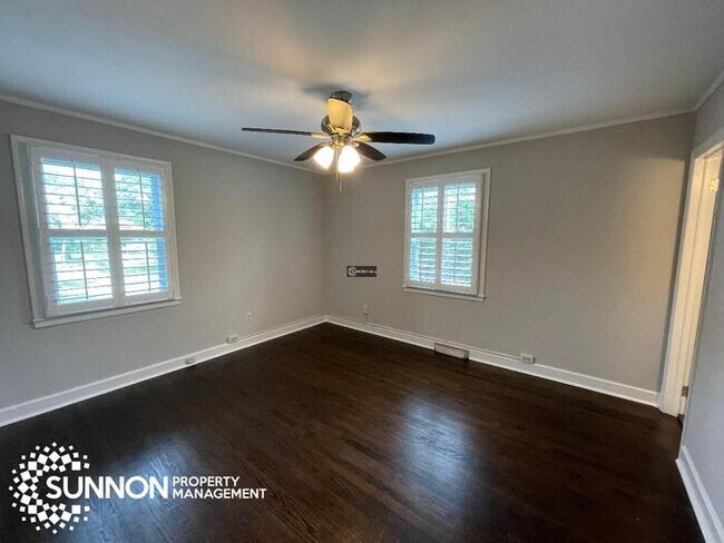 Building Photo - Beautifully Remodeled 3 Bed 2 Bath in Sout...