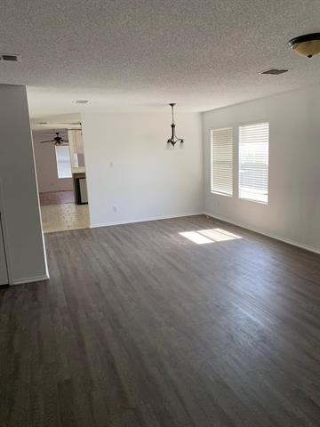 Foto del edificio - 2701 Woodlake Pkwy