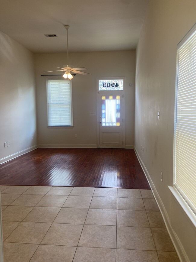 Living room - 4903 Coliseum St