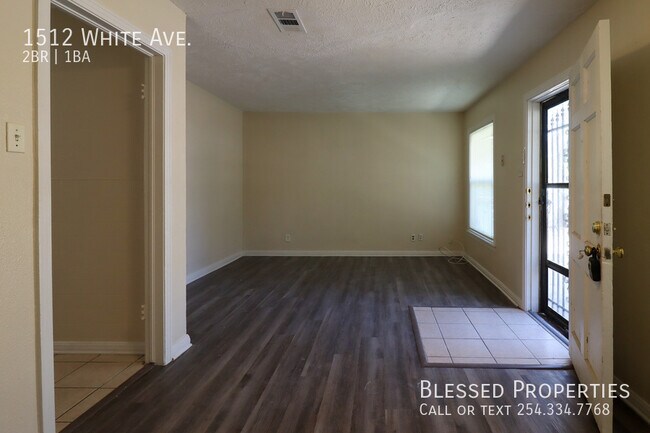 Building Photo - 1512 White Ave