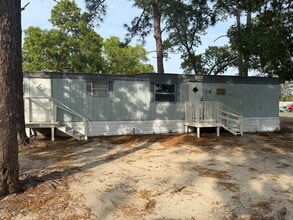 Building Photo - 220 Bills Cir