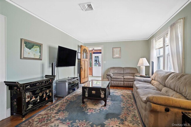 Foto del edificio - 81 Hudson Ave
