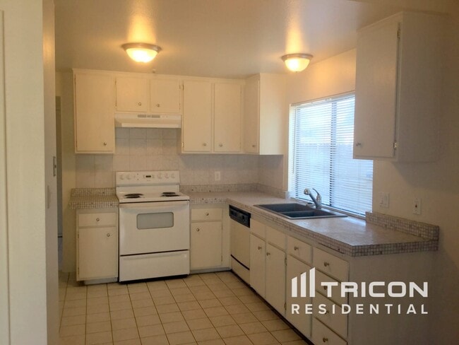 Building Photo - 782 Glen Molly Dr