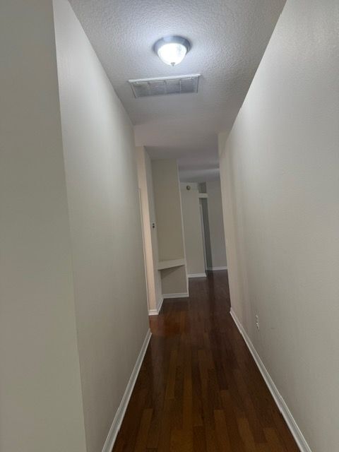 Foto del edificio - 410 Fairlane Dr