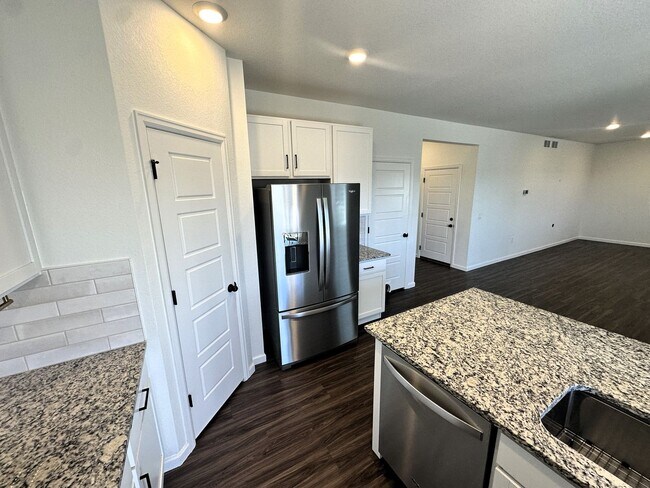 Building Photo - Spring Valley Ranch In Elizabeth, Newer 4 ...