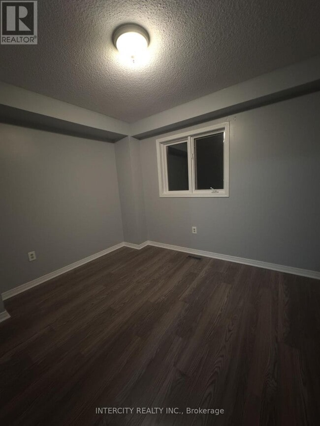 Photo du bâtiment - 1635 Pickering Pkwy