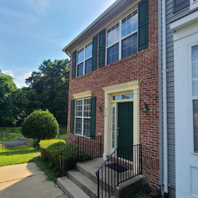 Foto del edificio - 3 BR, 3.5 BA Townhouse Near Quantico