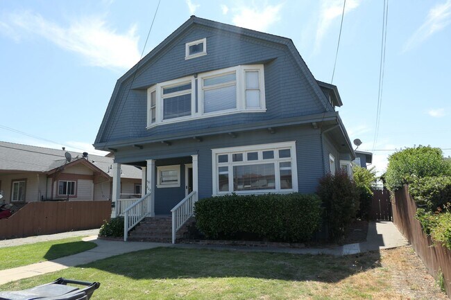 Foto del edificio - 220 Maple Ave