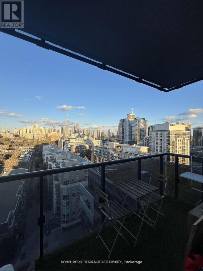 Photo du bâtiment - 1030 King St W