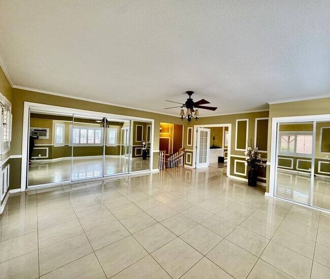 Foto del edificio - Available now | A 4 Bedroom, 2 Bathroom Si...