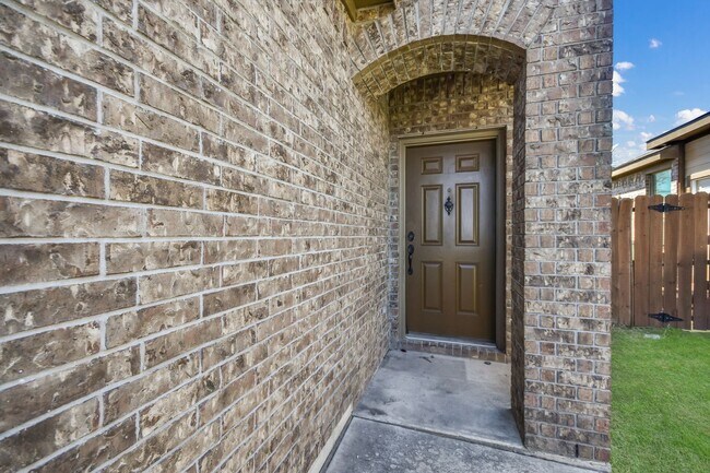 Building Photo - 3 BEDROOM DUPLEX LOCATED IN HUTTO, TEXAS!