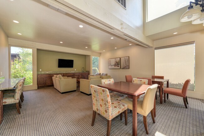 Foto del edificio - 879 Woodside Ln E