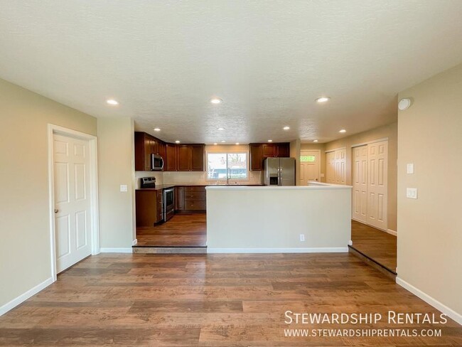 Foto del edificio - Newly rehabbed home in Springfield