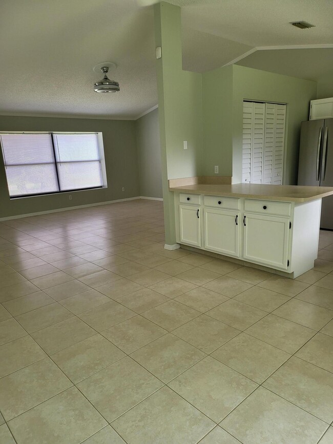 Building Photo - 6507 Green Dolphin St