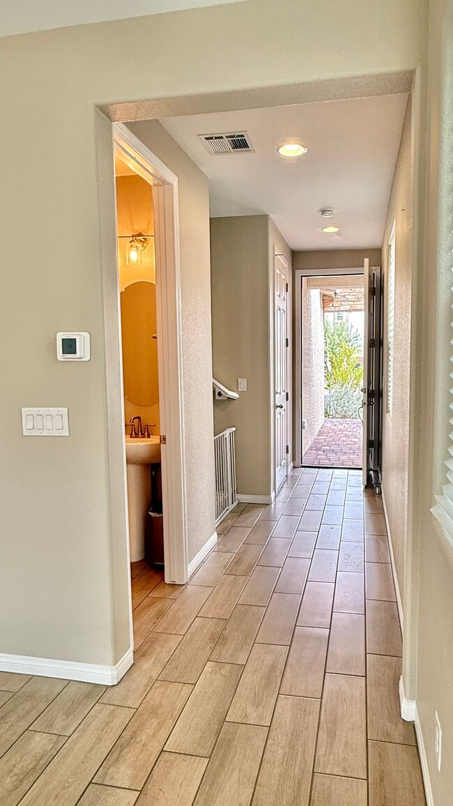 Building Photo - 3953 Painted Lady Ave