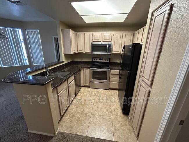 Building Photo - 11375 E Sahuaro Dr