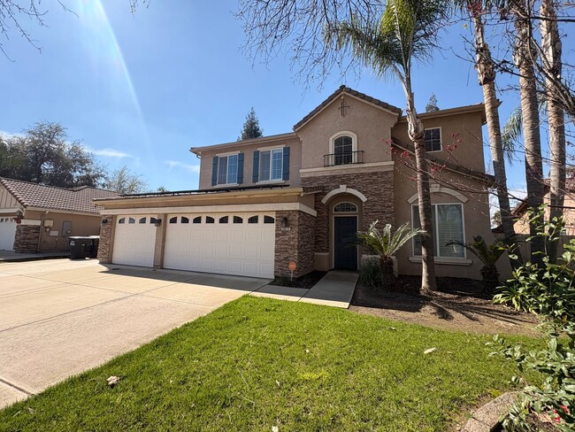 Foto del edificio - Beautiful home for rent in Visalia!